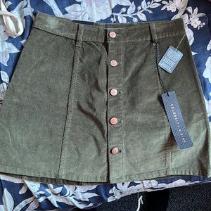 Celebrity Pink NWT green skirt size 7/28